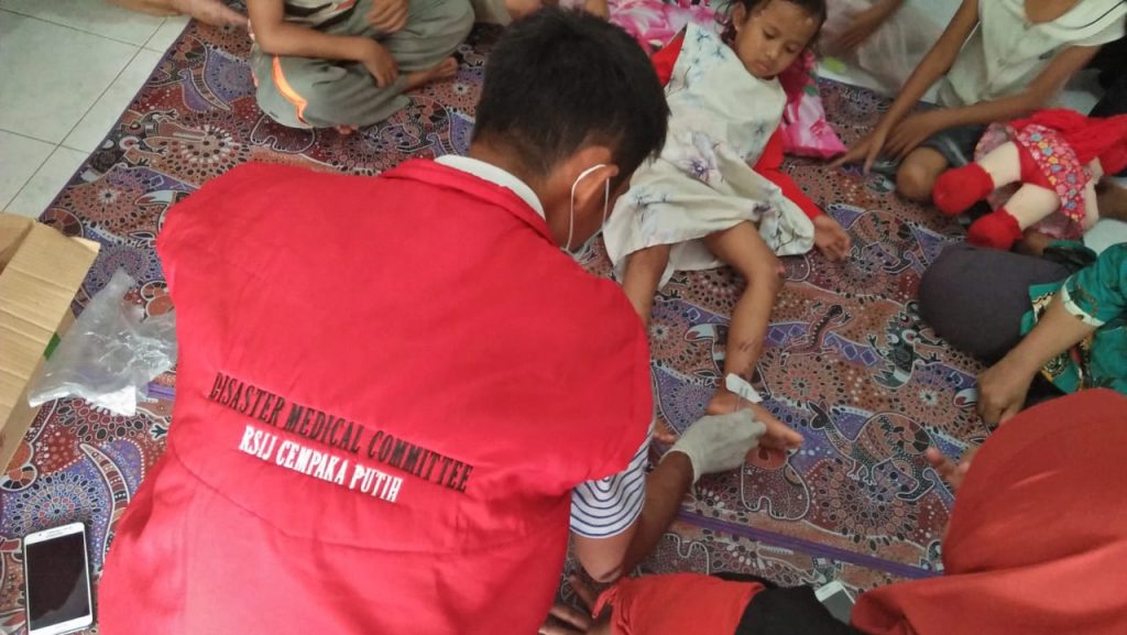 Mariska Gadis Kecil ini Ditangani Tim Kesehatan Muhammadiyah