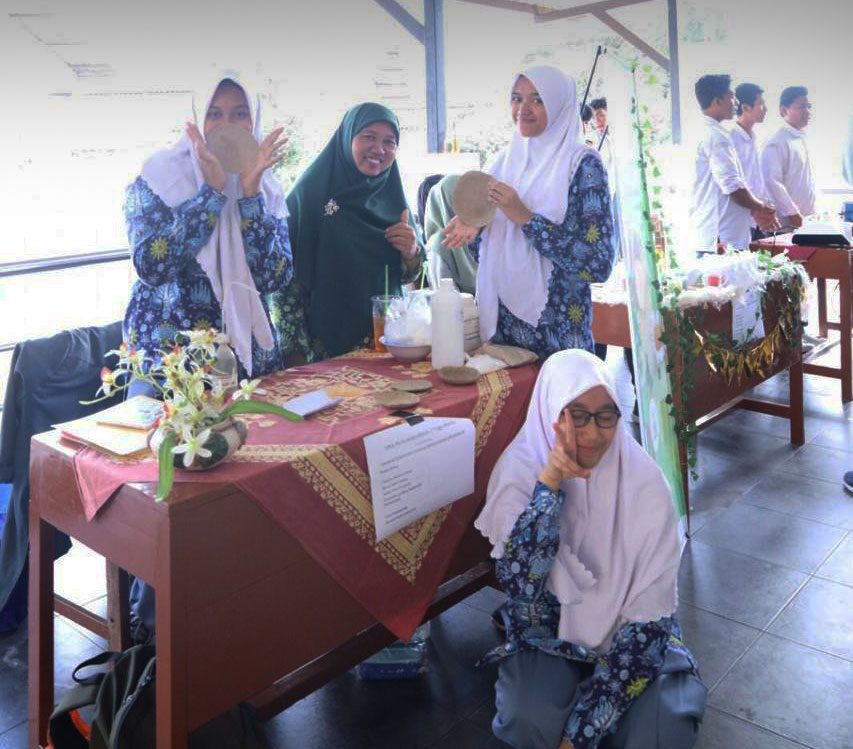 Karena Zakatmu, Siswa ini Sukses buat Produk Styrofoam Ramah Lingkungan. Produk Styrofoam Membuat Kreasi Dengan Meninggalkan Limbah Yang Ramah Lingkungan.