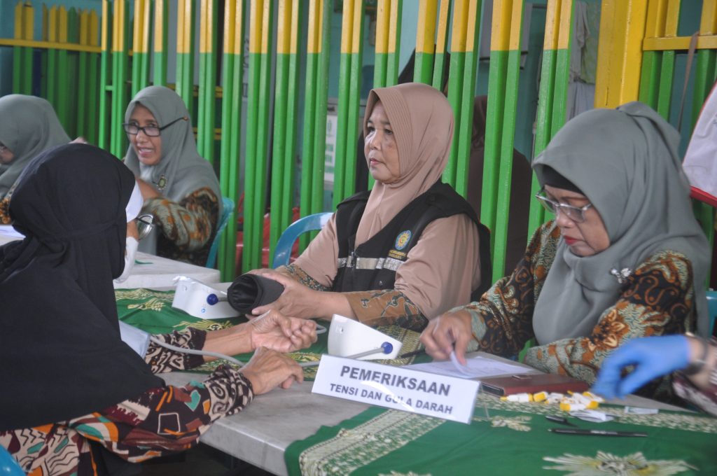 Penyaluran Zakat Steps2Allah London Bersama LAZISMU DIY untuk Lansia Dhuafa