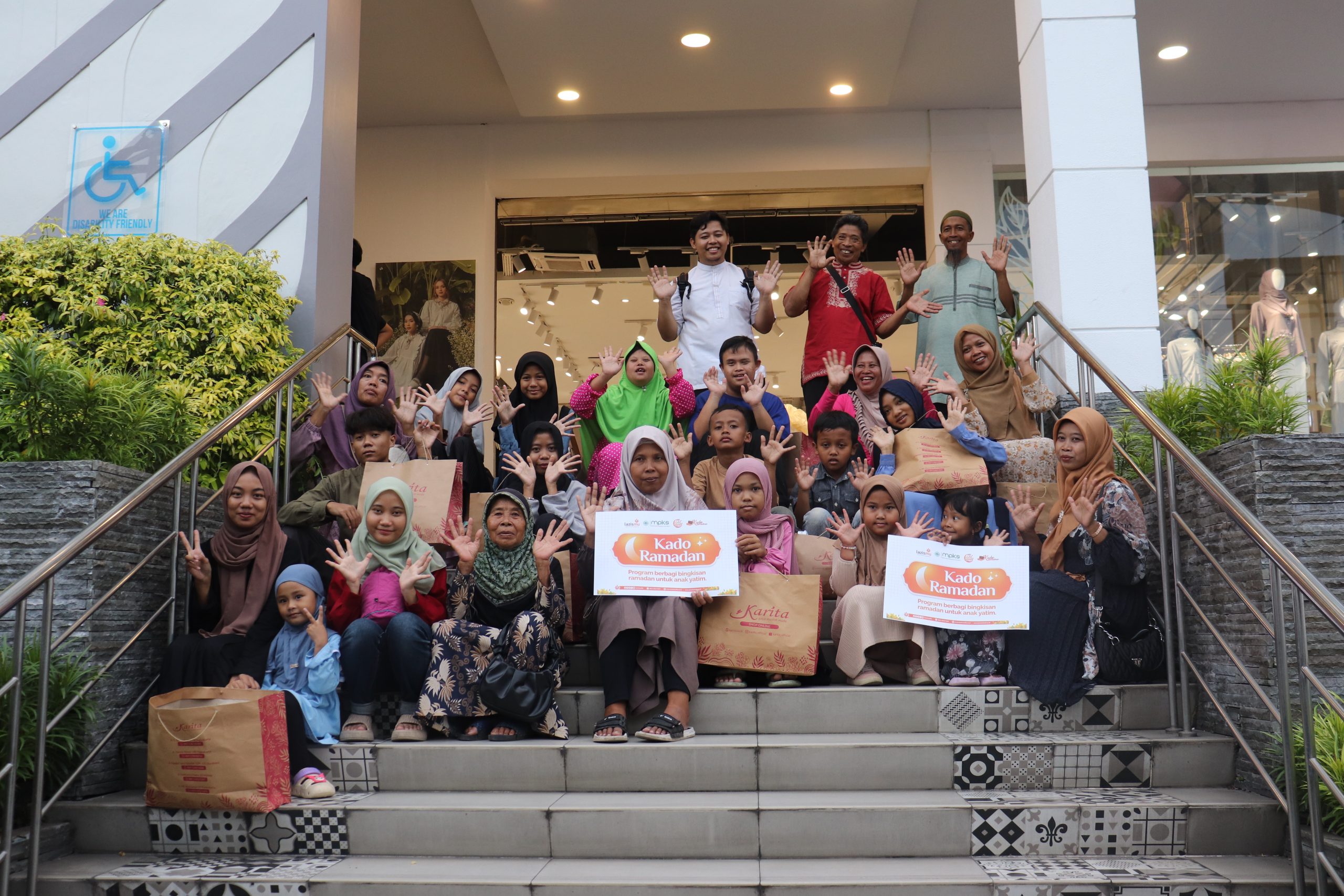 LAZISMU DIY Berikan Kado Ramadhan Kepada 18 Anak Yatim & Disabilitas