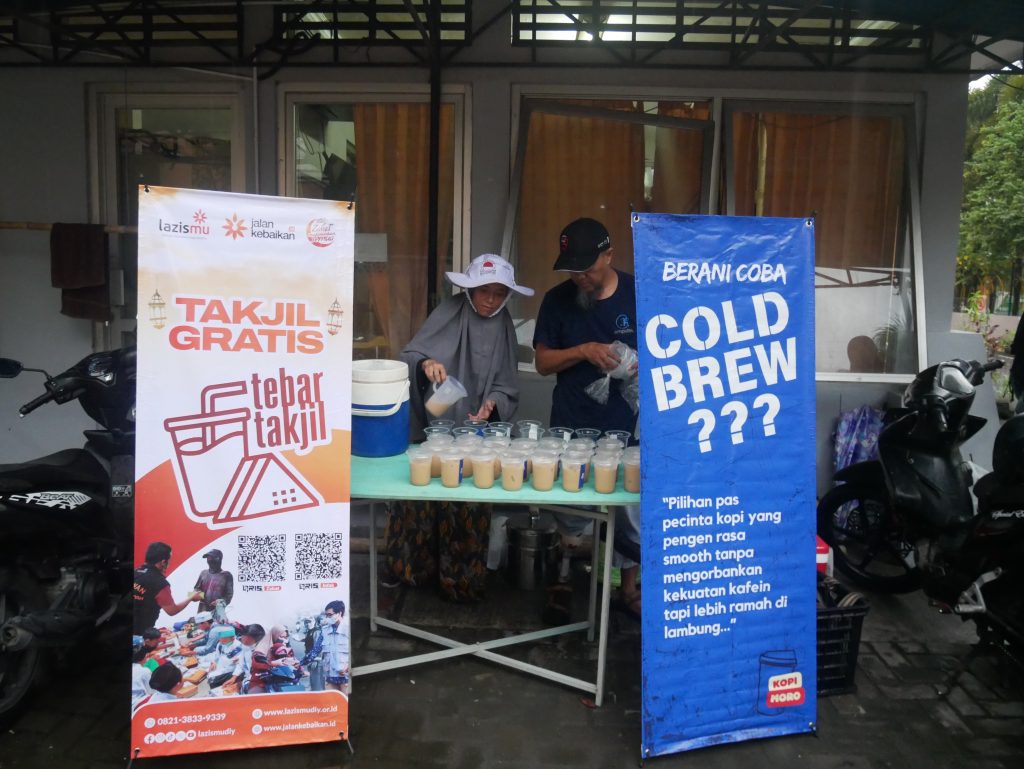 Tebar Takjil Gratis LAZISMU DIY, Wujud Kepedulian dan Pemberdayaan UMKM Disabilitas