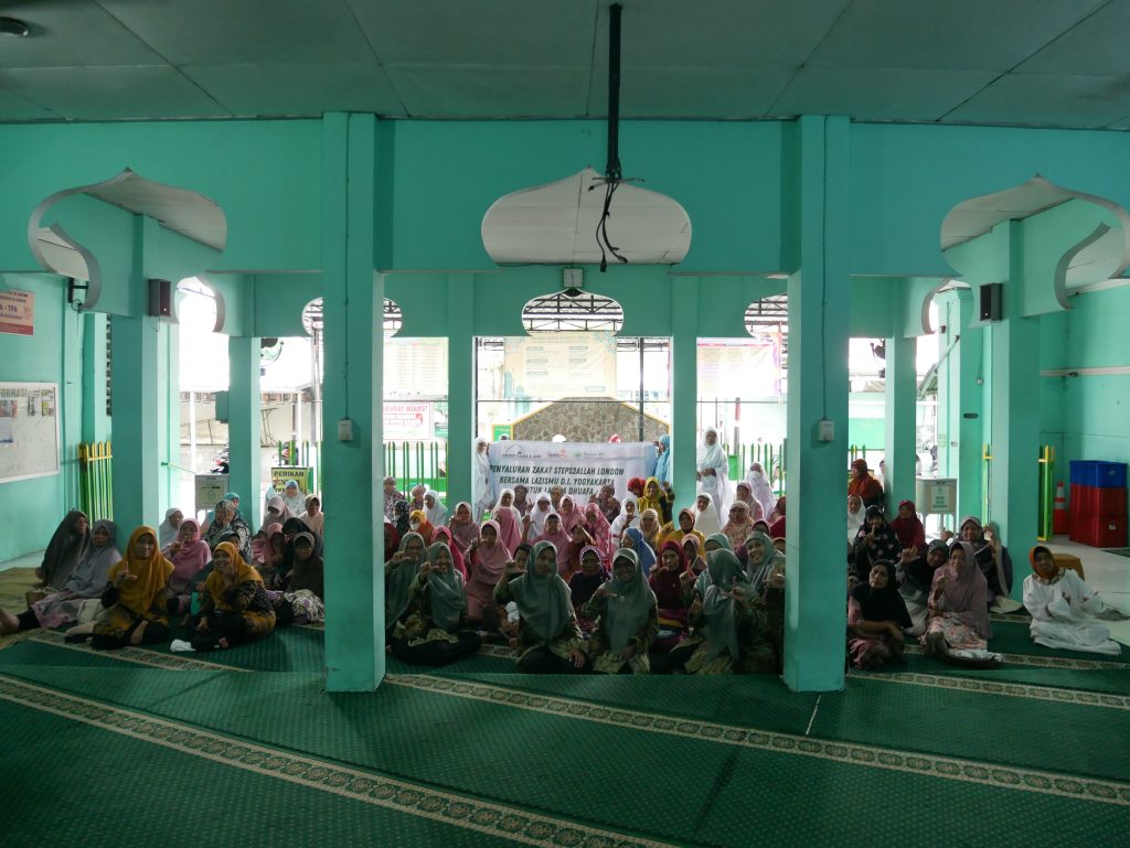 Penyaluran Zakat Steps2Allah London Bersama LAZISMU DIY untuk Lansia Dhuafa