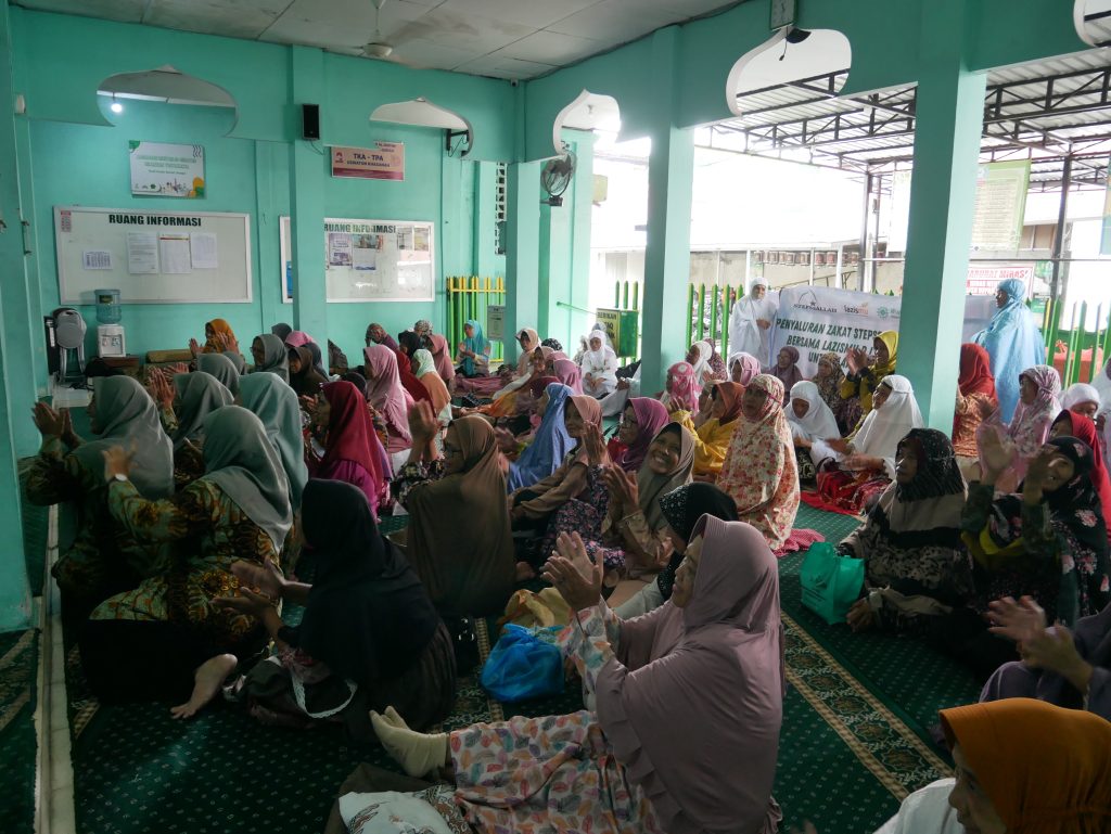 Penyaluran Zakat Steps2Allah London Bersama LAZISMU DIY untuk Lansia Dhuafa