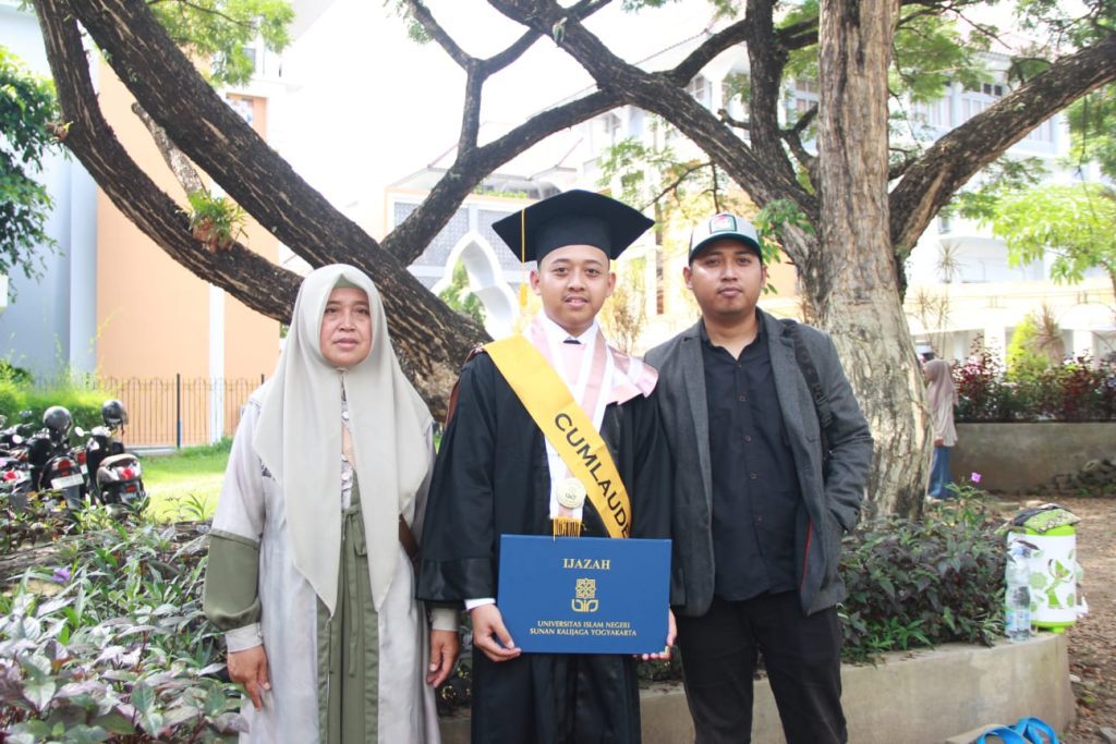 Hampir Berhenti Kuliah, kini jadi Mahasiswa Berprestasi di Fakultas