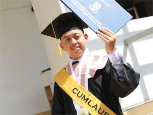 Hampir Berhenti Kuliah, kini jadi Mahasiswa Berprestasi di Fakultas