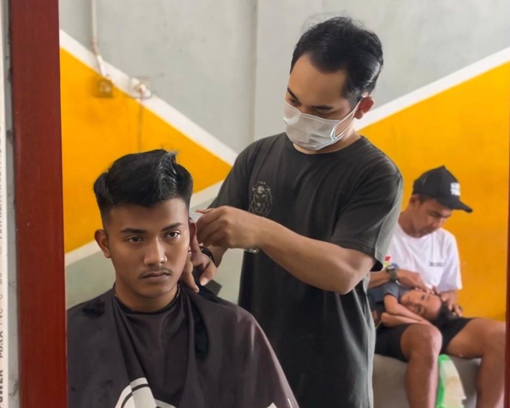 LAZISMU DIY Gelar Program “Potong Rambut untuk Palestina” Bersama Garasi Barbershop