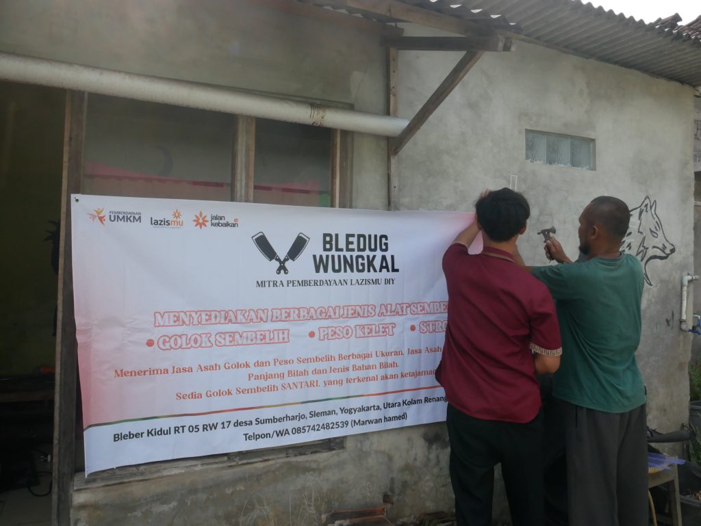 Lazismu DIY Dukung Pemulihan UMKM: Salurkan Alat Asah Golok untuk Sekretaris KOKAM DIY