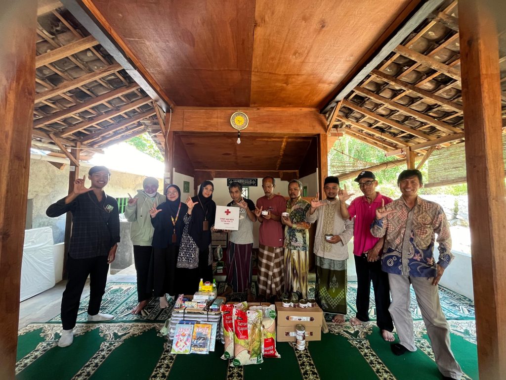 LAZISMU DIY Bantu Panti Rehabilitasi Kajembaran Rahmaniyah dengan Sembako dan Alat Belajar
