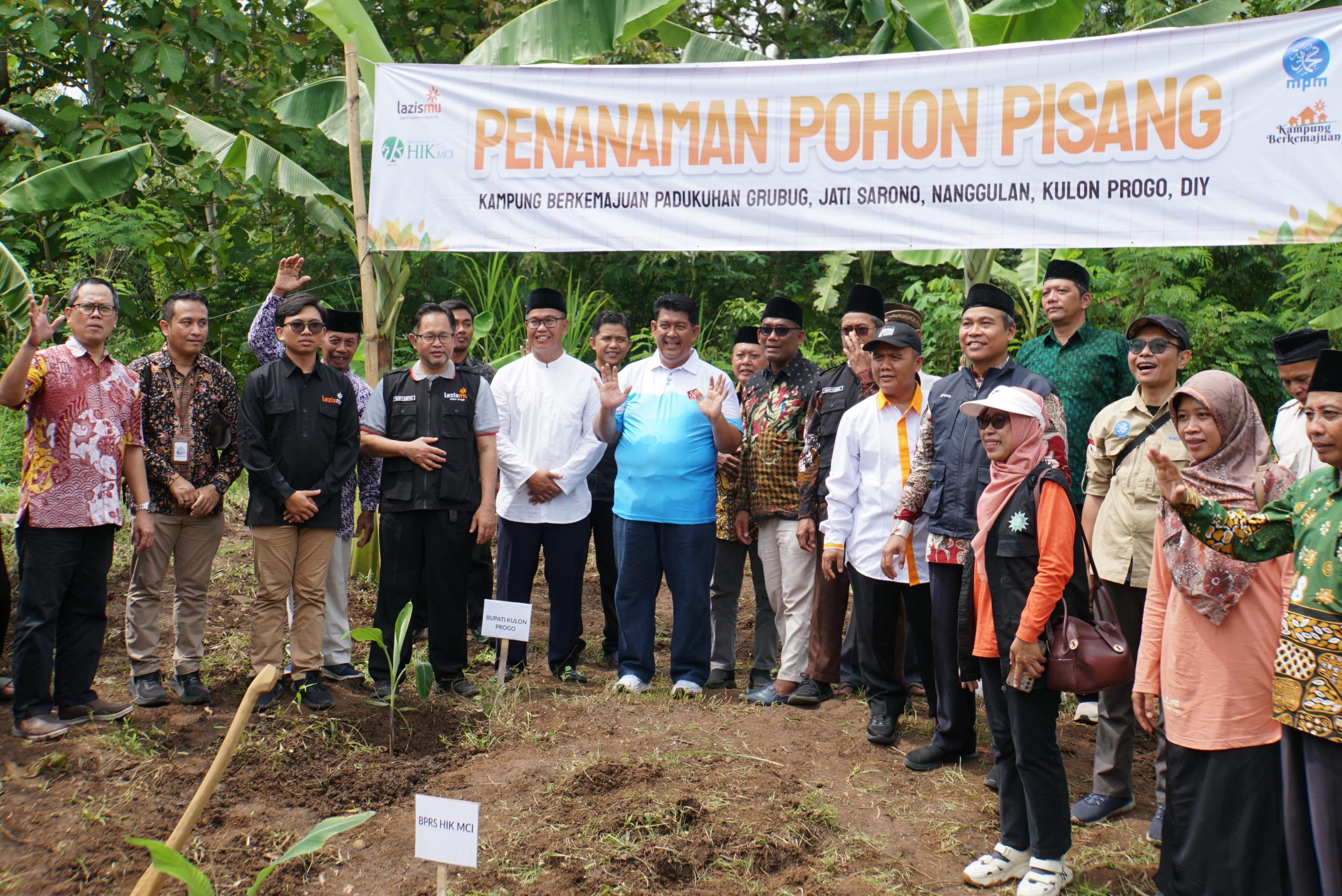 Seremonial Penanaman 1.000 Bibit Pisang: Wujud Kolaborasi Program Kampung Berkemajuan di Nanggulan Kulon Progo