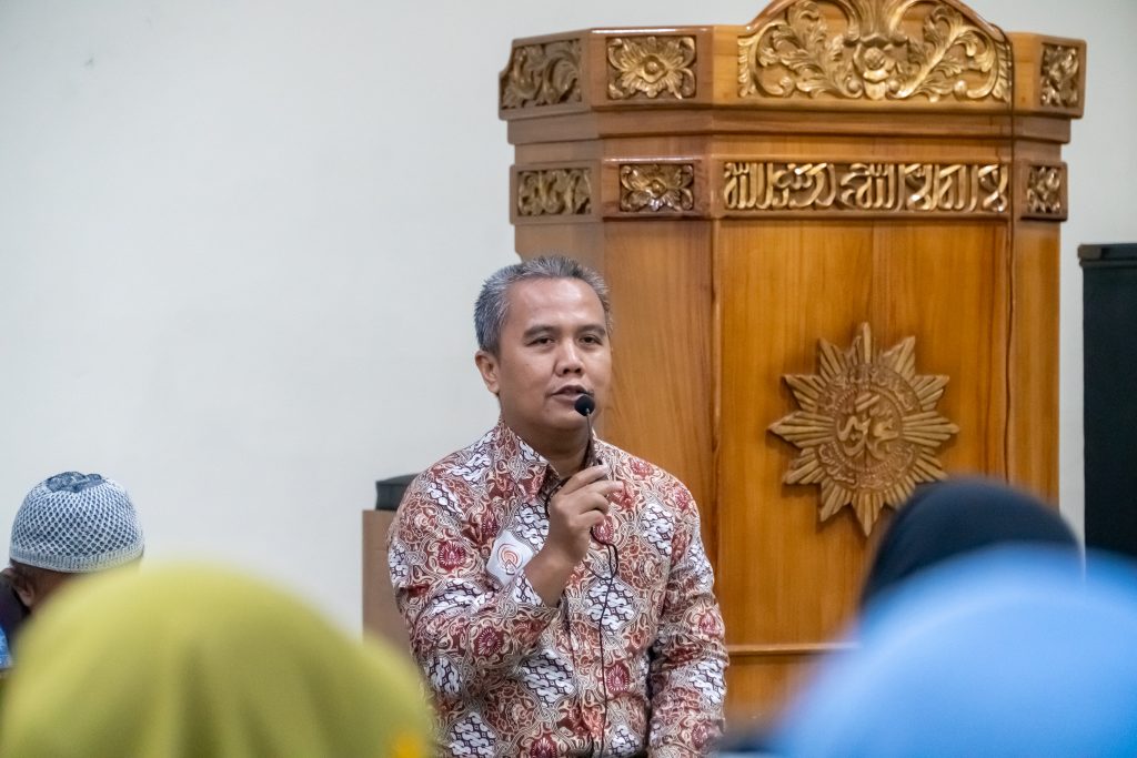 Senyum Anak Yatim di Ramadan: LAZISMU Ajak 20 Anak Belanja Kado hingga Buka Bersama