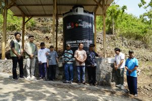 Gerakan Tadah Hujan LAZISMU DIY dan RDK UGM Hadirkan Tandon Air 5.500 Liter untuk Warga Gunungkidul