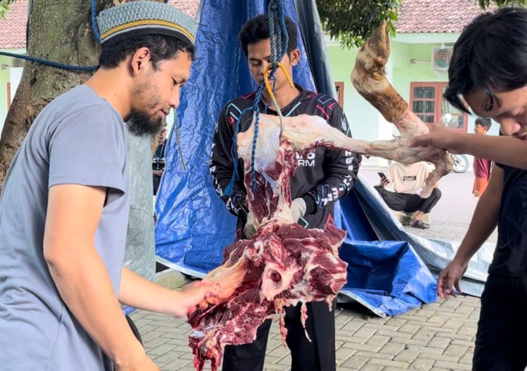 BCA Syariah Yogyakarta Salurkan Sedekah Kurban melalui LAZISMU DIY untuk 4.000 Santri di Islamic Center Bin Baz