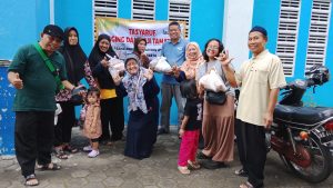 Lazismu Wirobrajan Salurkan Daging DAM Haji Tamattu’ dan Sembako kepada 179 Penerima Manfaat