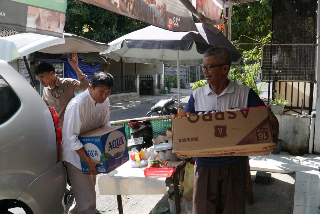Lazismu DIY Bantu Persediaan Sembako Toko Wiratama 21, Dorong Kemandirian UMKM Pak Eko
