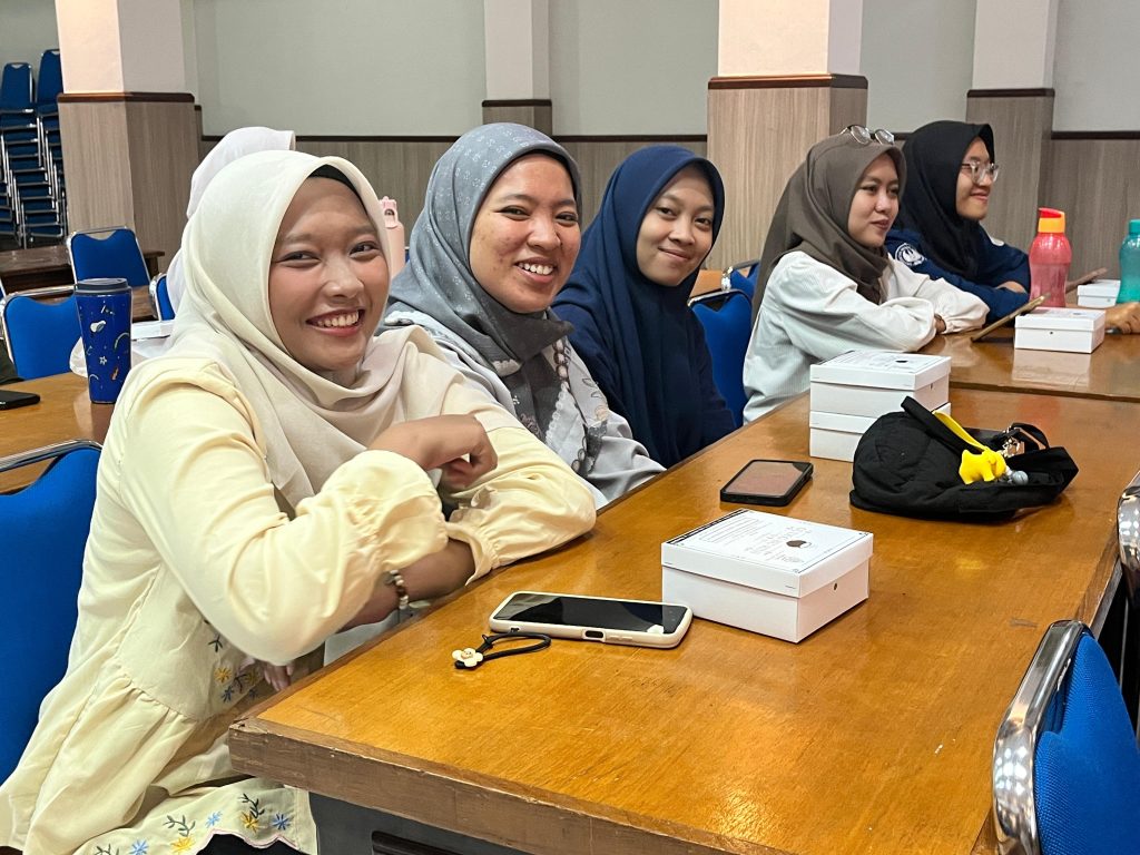 LAZISMU DIY Serahkan 15 Mahasiswa Beasiswa Sang Surya Batch 5 kepada Majelis dan Lembaga di Lingkungan PWM DIY