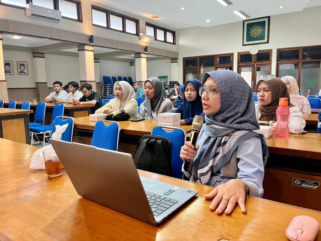 LAZISMU DIY Serahkan 15 Mahasiswa Beasiswa Sang Surya Batch 5 kepada Majelis dan Lembaga di Lingkungan PWM DIY
